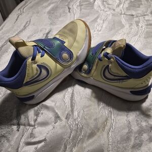Nike Kids Sneakers in Yellow and Blue